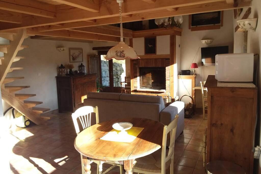 Loft La Rose Desiree Gite 3 Etoiles Chalencon Exterior photo